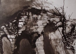 Ce détail d'un dessin de Victor Hugo représente un vieux pont sur lequel on distingue la silhouette d'un homme...