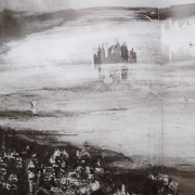 Ce détail d'un dessin de Victor Hugo représente les hauteurs d'une ville donnant sur un lac dans lequel apparaît une autre ville, elle-même reflétée par son négatif en écho.
