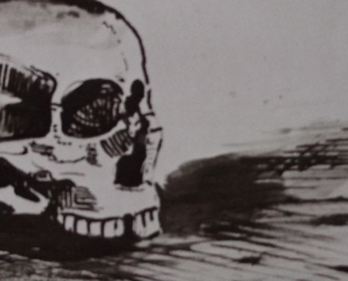Ce détail d'un dessin de Victor Hugo représente les trous des yeux et du nez d'un crâne humain dont les dents servent de support.