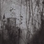 Ce détail d'un dessin de Victor Hugo représente un château lumineux, qui apparaît derrière un rideau d'arbres, où l'ombre couve, menaçante.