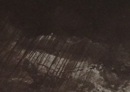 Ce détail d'un dessin de Victor Hugo représente la pluie qui s'abat en rafales obliques sur la terre. Le ciel est obscurcit de lourds nuages noirs.