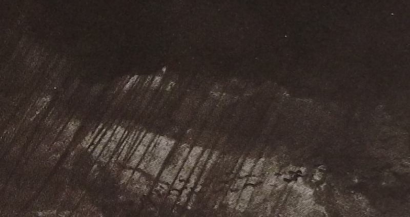 Ce détail d'un dessin de Victor Hugo représente la pluie qui s'abat en rafales obliques sur la terre. Le ciel est obscurcit de lourds nuages noirs.