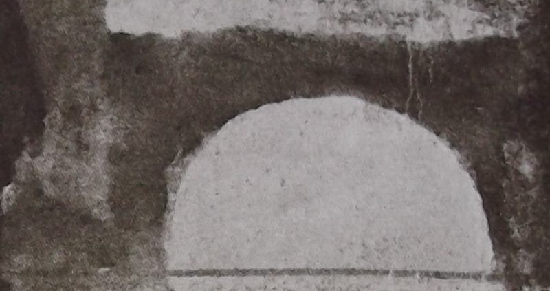 Détail d'un dessin de Victor Hugo qui représente un pont joignant deux rives "entre deux escarpements sombres".