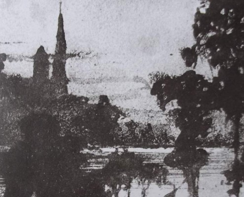 Ce détail d'un dessin de Victor Hugo représente une colline, sur laquelle se dresse une église (ou, du moins, une tour avec son clocher), de l'autre côté d'un étang, à travers des frondaisons.