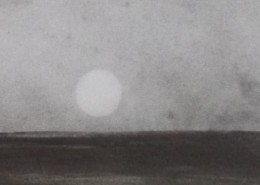 Ce détail d'un dessin de Victor Hugo représente l'horizon, et le soleil vu par une marguerite.